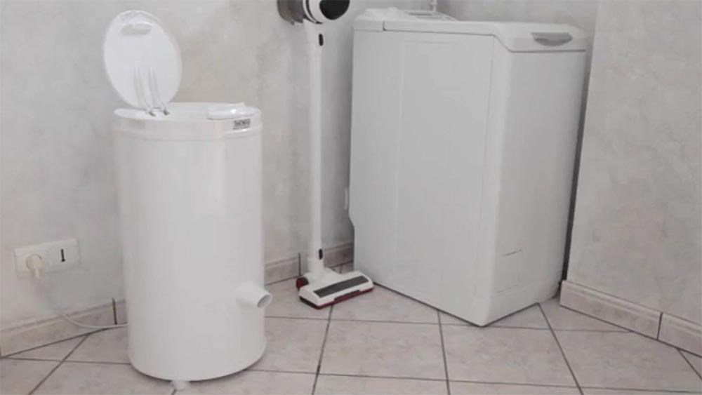 Een centrifuge naast een wasmachine