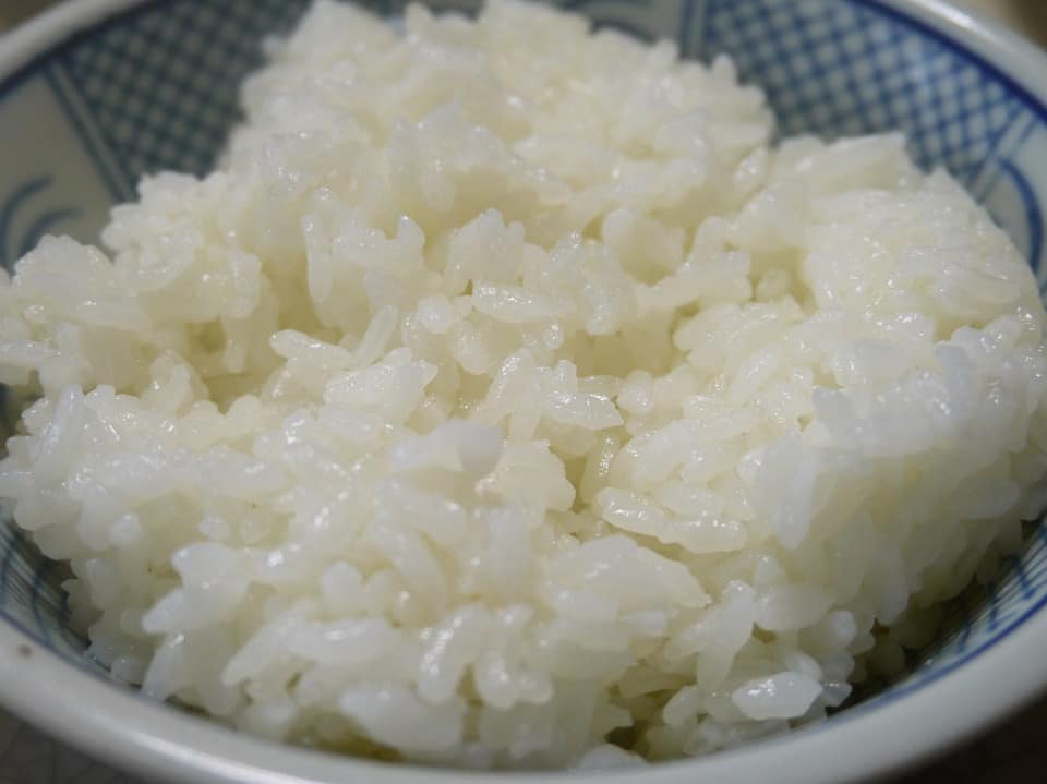 witte rijst in een schaaltje