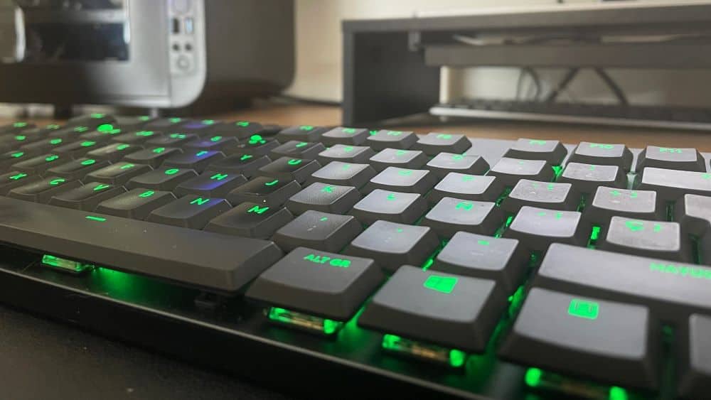 Low profile gaming-toetsenbord met groene verlichting