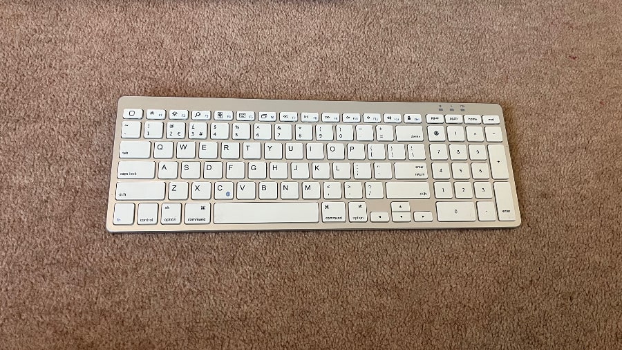 Wit draadloos toetsenbord, bovenaanzicht